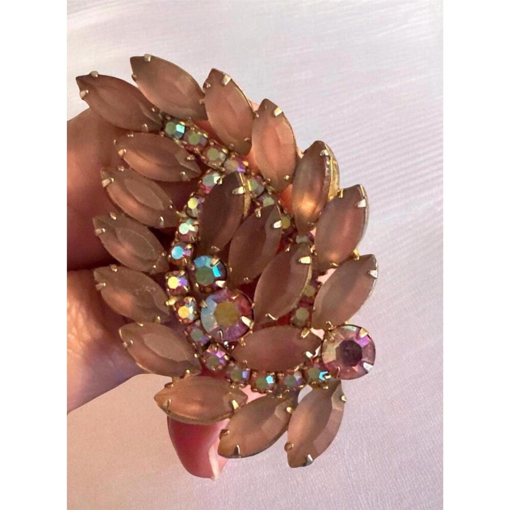 Juliana style Frosted Mauve Leaf Brooch Pink AB Crystal Pin 1960s Unsigned